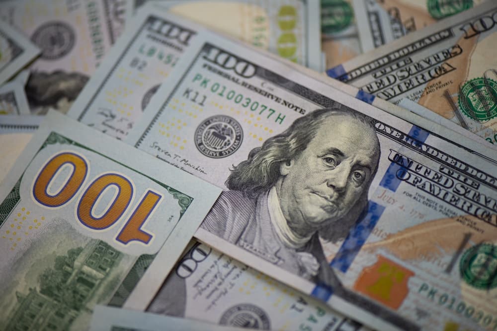 الين قرب أدنى مستوياته في 40 عاما وتوتر أمريكا وإيران يدعم الدولار