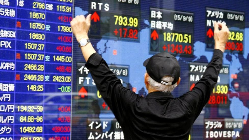 المؤشر نيكي يرتفع بفضل أسهم شركات الرقائق وتوقعات رفع الفائدة تحد من المكاسب