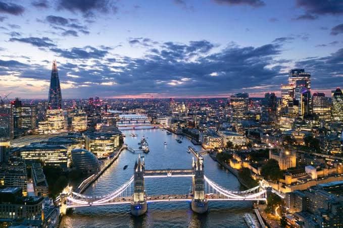 معدل التضخم في بريطانيا ينخفض  إلى أدنى مستوى في 15 شهرا