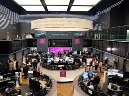 الأسهم الأوروبية تقلص مكاسبها الأسبوعية وسط ترقب نتائج قمة ترمب وبوتين