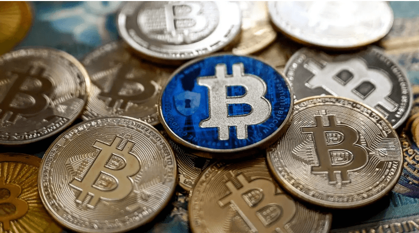 البتكوين ينخفض بعد قمة تاريخية.. والعملات المشفرة تتراجع تزامناً مع البيانات الأمريكية
