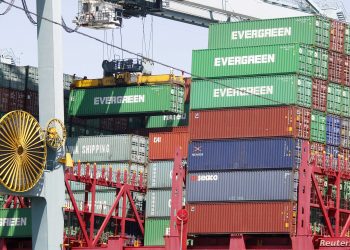 A shipping container is shown as it is loaded onto a container ship at the Port of Los Angeles in San Pedro, California August 31, 2010. The Port of Los Angeles, the nation's busiest container port and a major entry gate for apparel, footwear and toys, saw imports peak in June, July and August -- months earlier than the traditional holiday peak in October. Picture taken August 31, 2010. To match Analysis USA-RETAIL/SHIPPING  REUTERS/Fred Prouser  (UNITED STATES - Tags: BUSINESS)