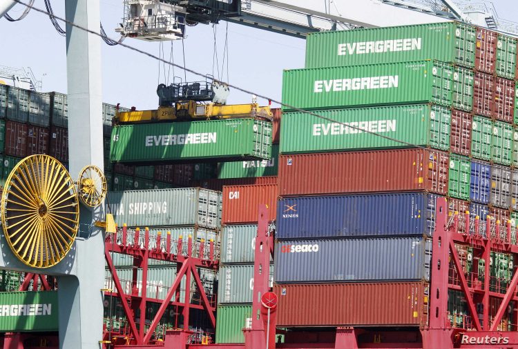 A shipping container is shown as it is loaded onto a container ship at the Port of Los Angeles in San Pedro, California August 31, 2010. The Port of Los Angeles, the nation's busiest container port and a major entry gate for apparel, footwear and toys, saw imports peak in June, July and August -- months earlier than the traditional holiday peak in October. Picture taken August 31, 2010. To match Analysis USA-RETAIL/SHIPPING  REUTERS/Fred Prouser  (UNITED STATES - Tags: BUSINESS)