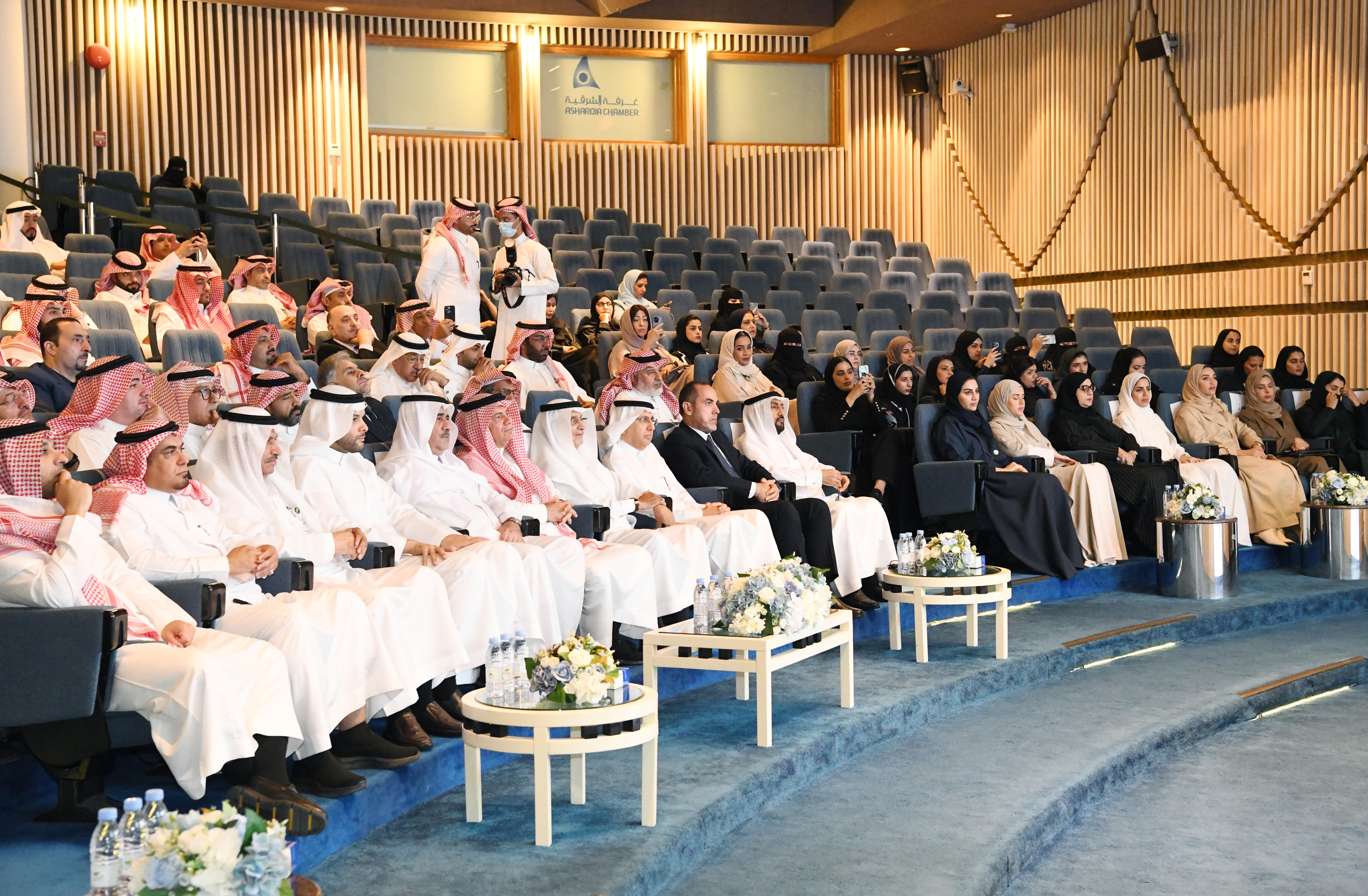 اللقاء شهد حضورا لافتا من رجال وسيدات الاعمال والمختصين