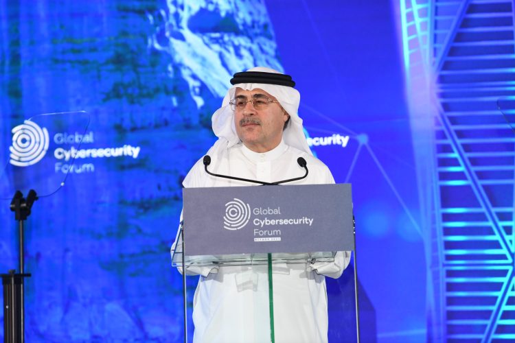 المهندس أمين الناصر أثناء إلقاء كلمته