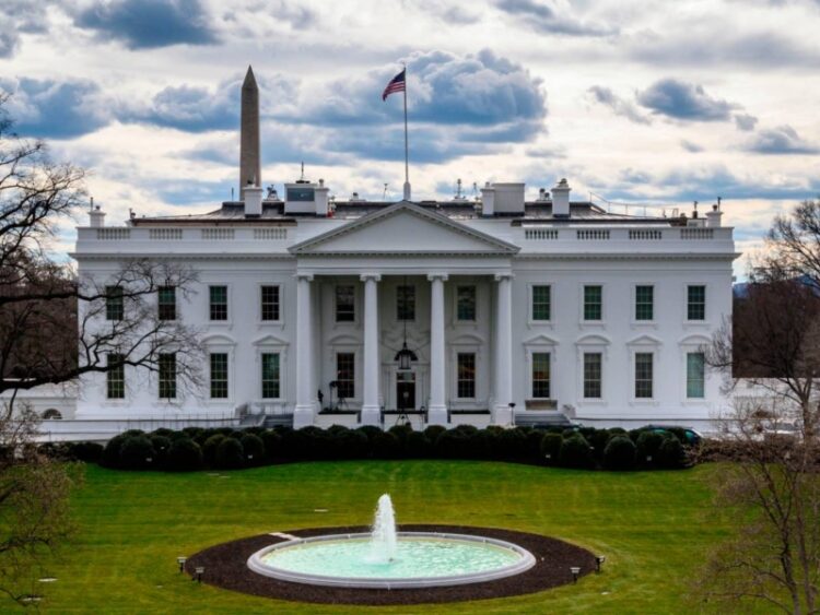 The White House is seen from a riser on Lafayette Park on January 18, 2021 in Washington, DC, two days before the 59th presidential inauguration in US history. - President-elect Joe Biden and Vice President-elect Kamala Harris will be sworn into office January 20, 2021. (Photo by Eric BARADAT / AFP)